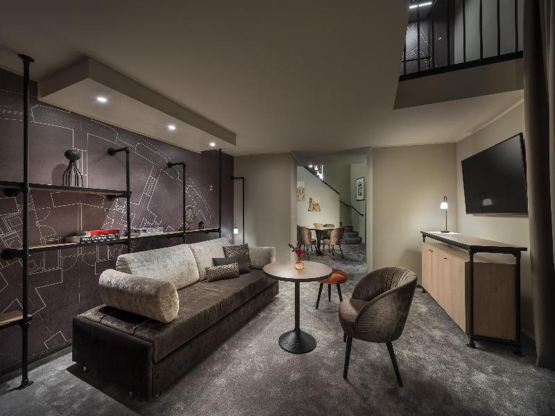 Hotel Wasserturm Cologne, Curio Collection image
