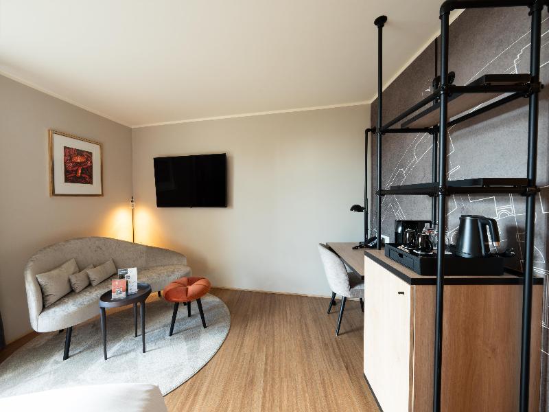 Hotel Wasserturm Cologne, Curio Collection image