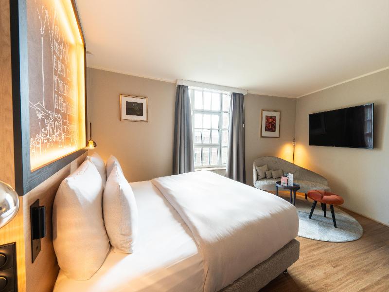 Hotel Wasserturm Cologne, Curio Collection image