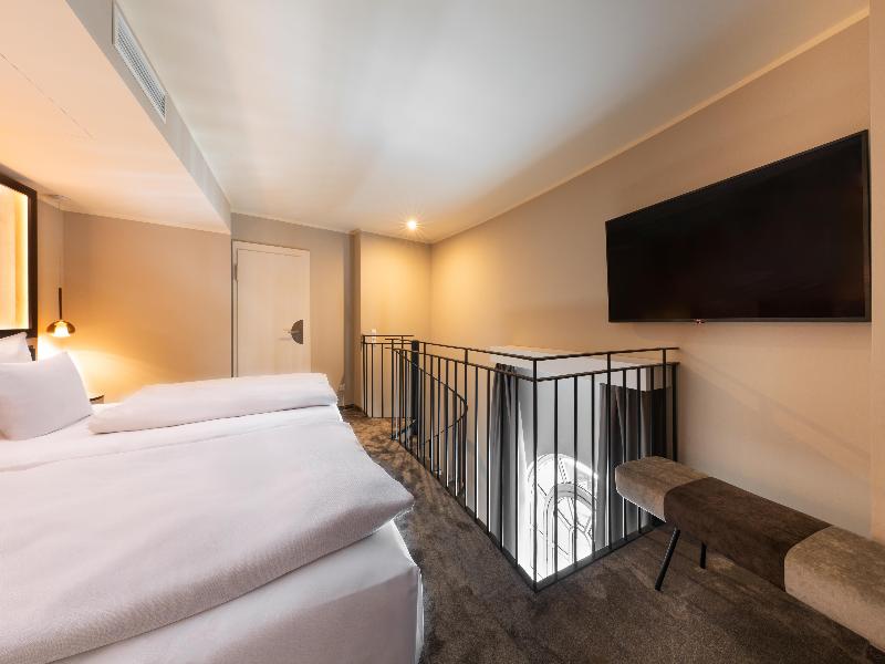 Hotel Wasserturm Cologne, Curio Collection image