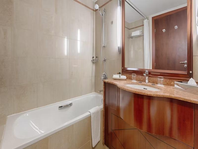 room detail thumbnail 1