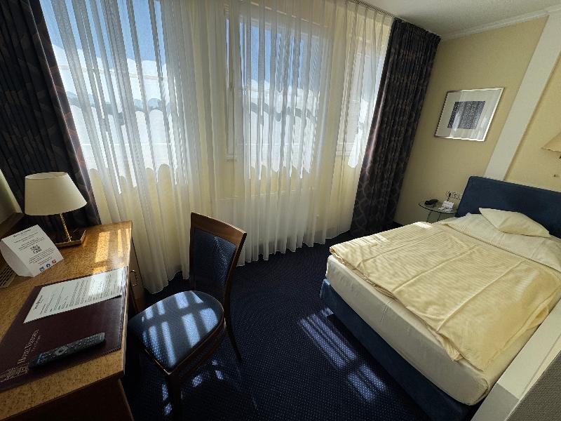 Hotel Viktoria image