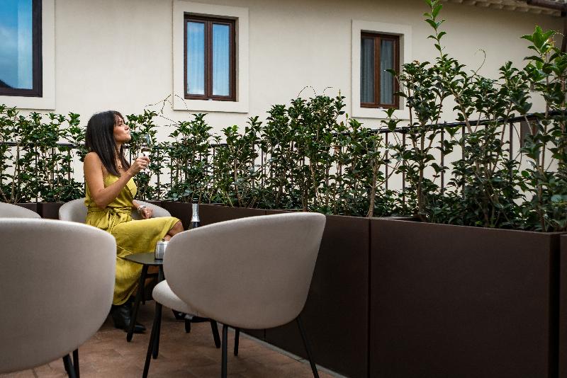 Floren Luxury Hotel image