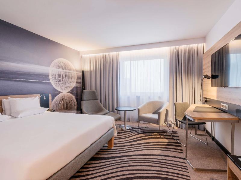 Novotel Poznan Centrum image