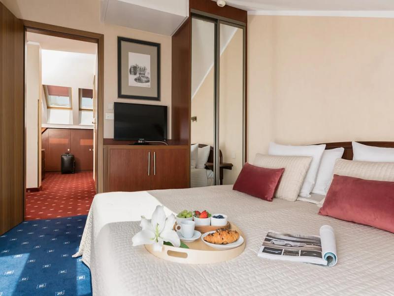 Booking Hotel Crown Piast & Spa***** image