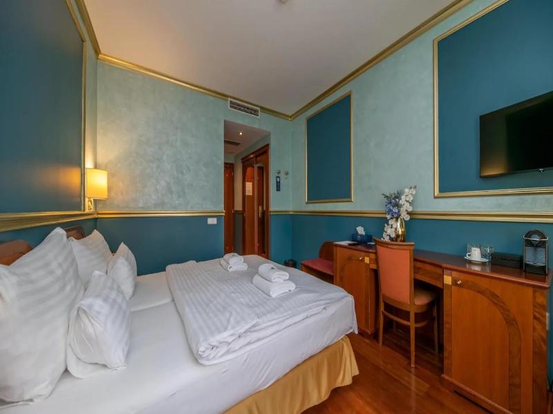 Hotel Kinsky Fountain image