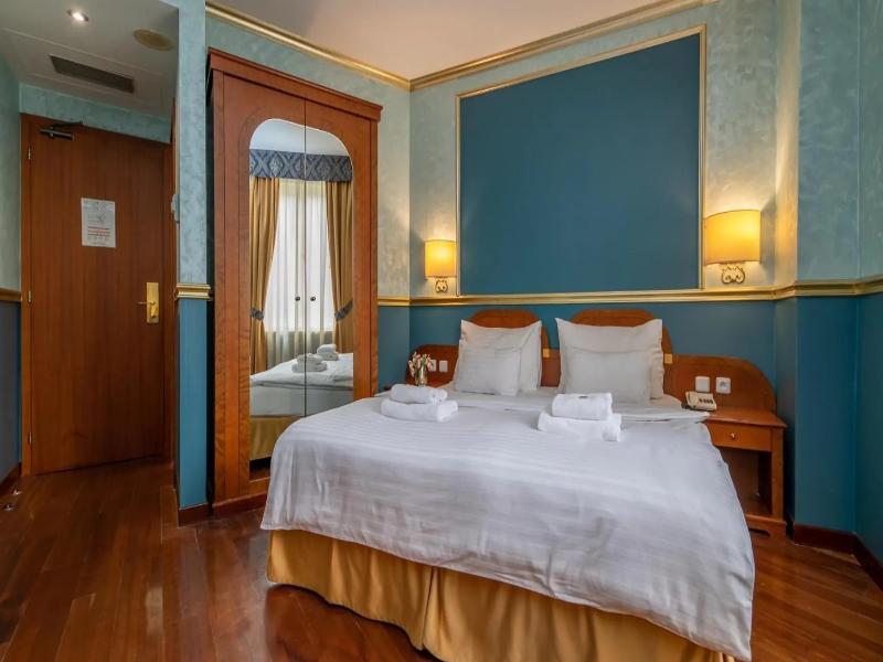 Hotel Kinsky Fountain image