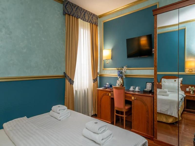 Hotel Kinsky Fountain image