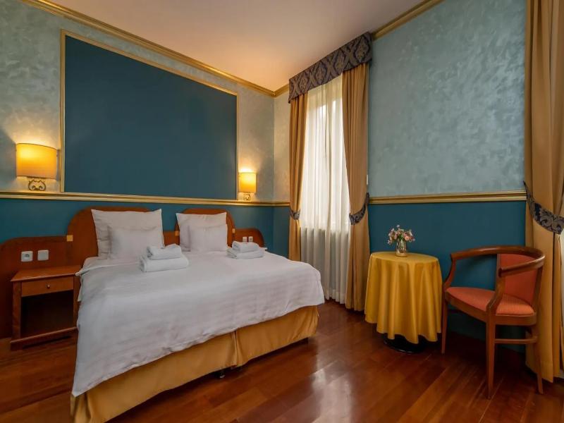 Hotel Kinsky Fountain image