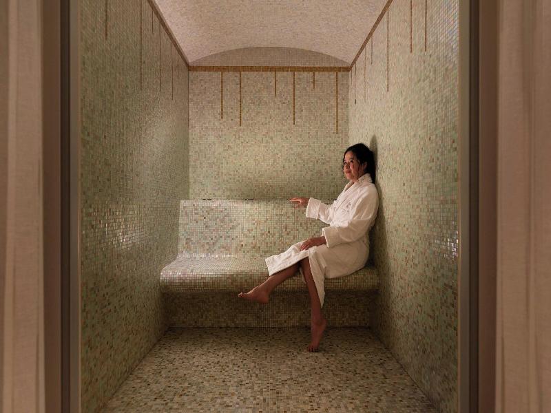 Prince De Galles, A Luxury Collection Hotel image