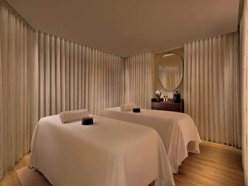 Prince De Galles, A Luxury Collection Hotel image