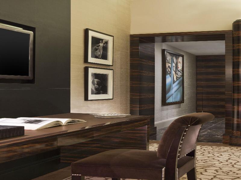 Prince De Galles, A Luxury Collection Hotel image
