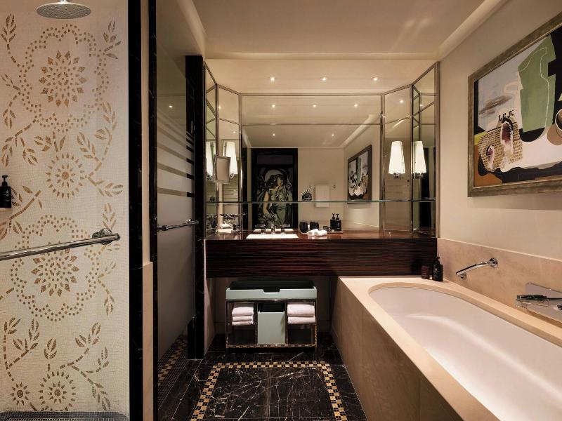 Prince De Galles, A Luxury Collection Hotel image