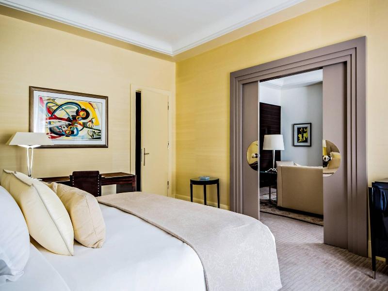 Prince De Galles, A Luxury Collection Hotel image