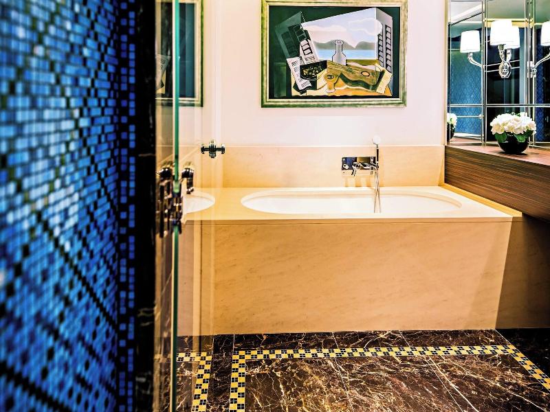 Prince De Galles, A Luxury Collection Hotel image