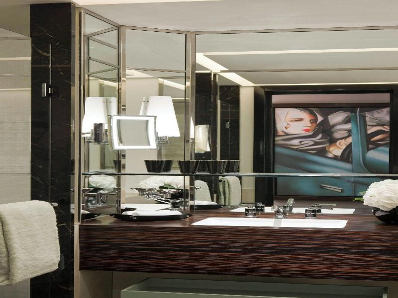 Prince De Galles, A Luxury Collection Hotel image