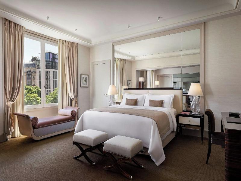 Prince De Galles, A Luxury Collection Hotel image