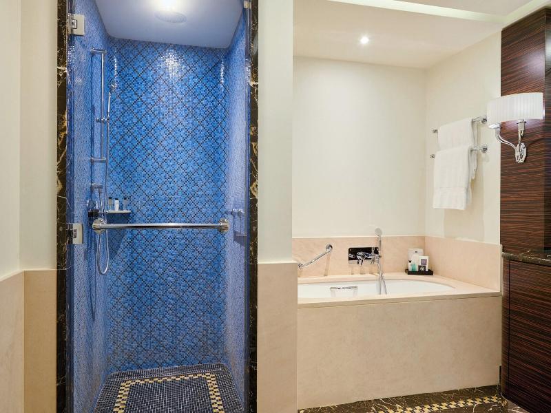 Prince De Galles, A Luxury Collection Hotel image