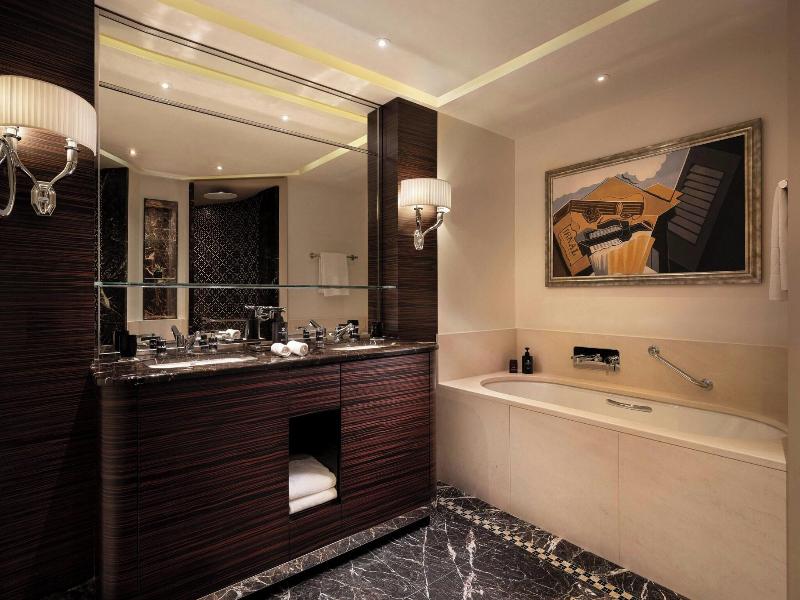 Prince De Galles, A Luxury Collection Hotel image