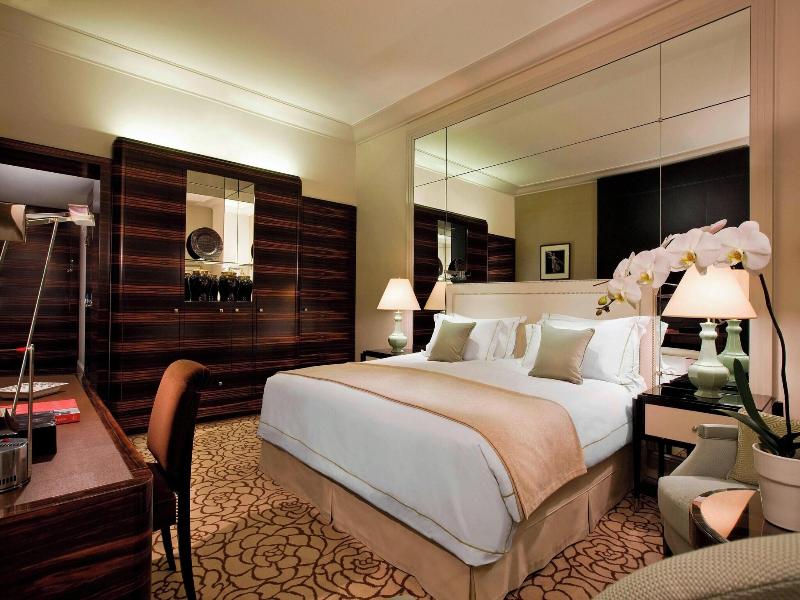 Prince De Galles, A Luxury Collection Hotel image