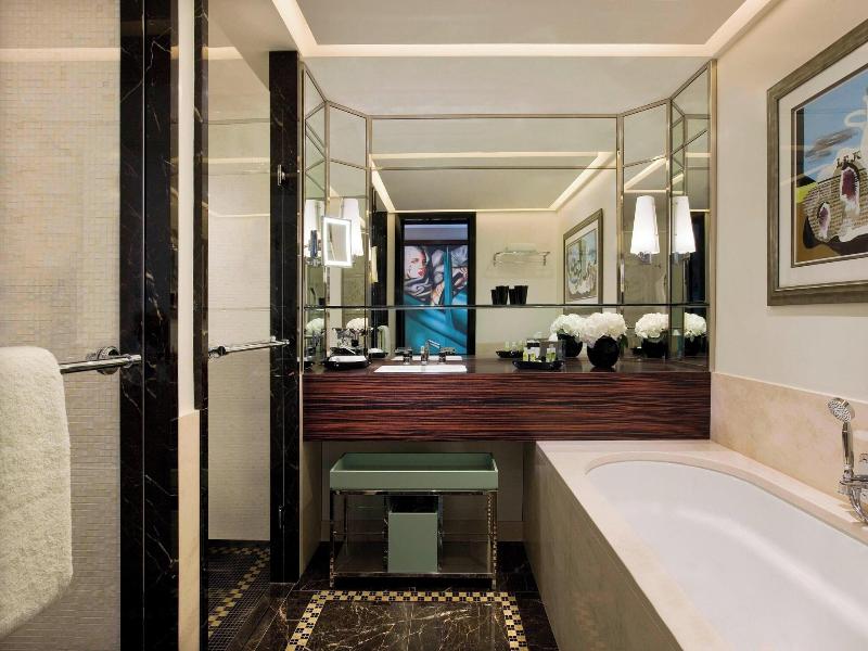 Prince De Galles, A Luxury Collection Hotel image