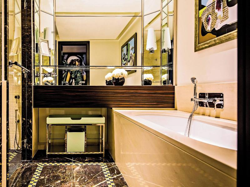 Prince De Galles, A Luxury Collection Hotel image