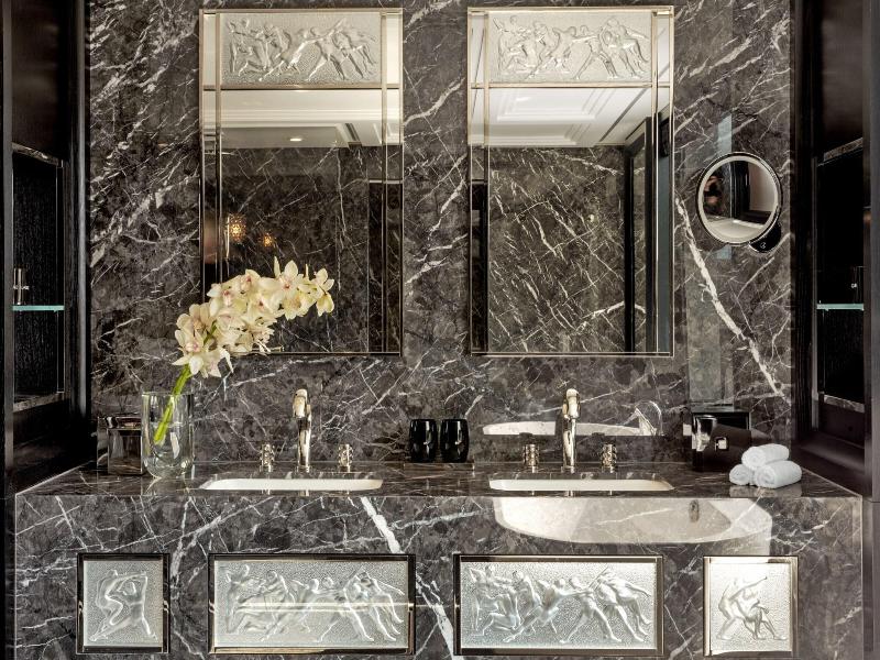Prince De Galles, A Luxury Collection Hotel image