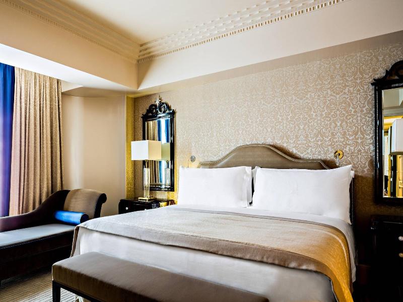 Prince De Galles, A Luxury Collection Hotel image