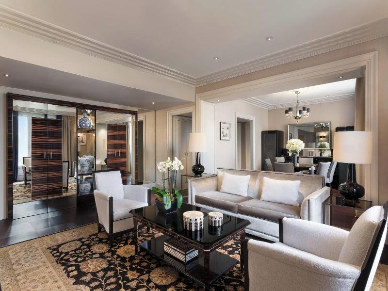 Prince De Galles, A Luxury Collection Hotel image