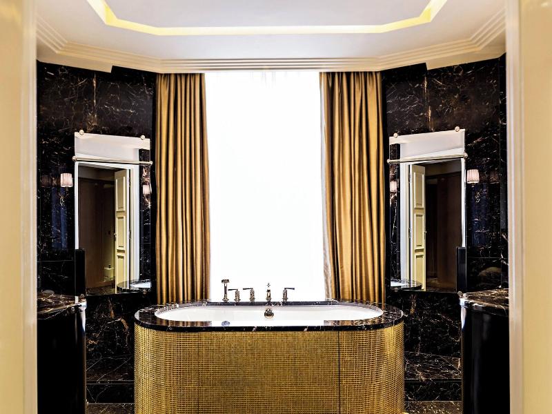 Prince De Galles, A Luxury Collection Hotel image
