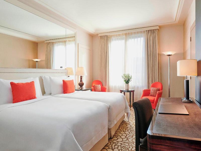 Prince De Galles, A Luxury Collection Hotel image