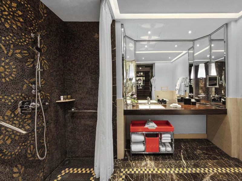 Prince De Galles, A Luxury Collection Hotel image