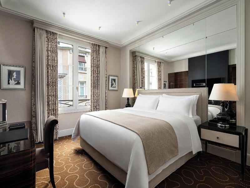 Prince De Galles, A Luxury Collection Hotel image