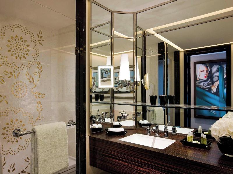 Prince De Galles, A Luxury Collection Hotel image