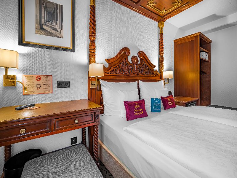 King's Hotel Center Superior image