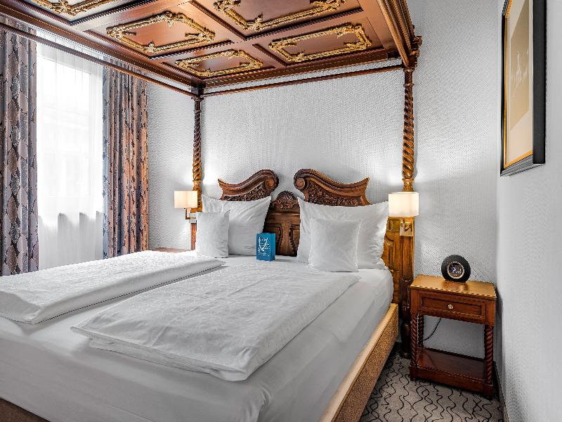 King's Hotel Center Superior image