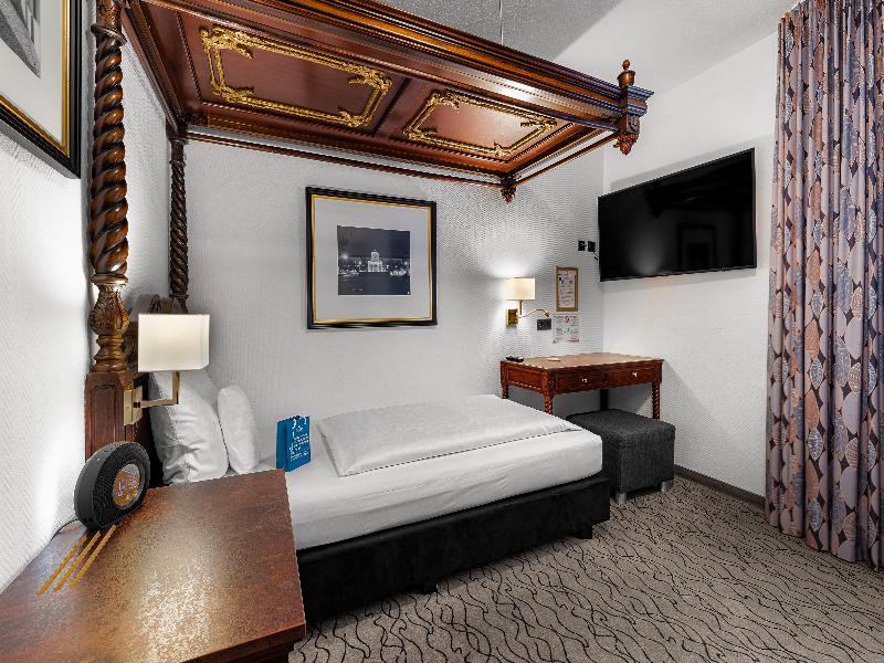 King's Hotel Center Superior image