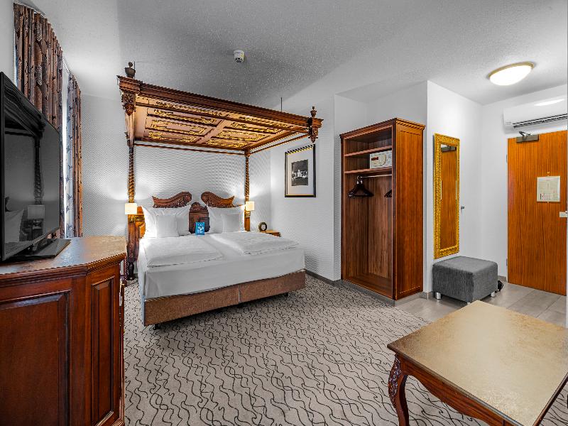 King's Hotel Center Superior image