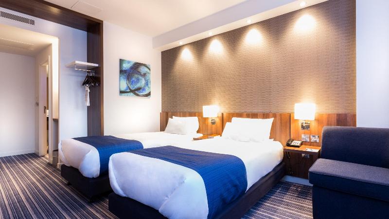 Holiday Inn Express Wakefield image