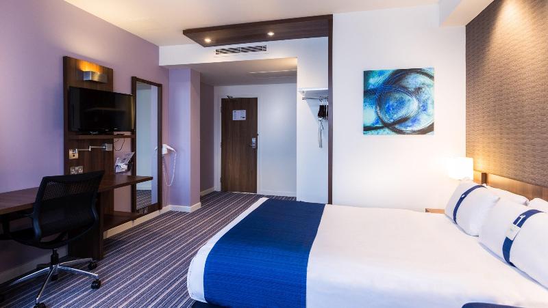 Holiday Inn Express Wakefield image