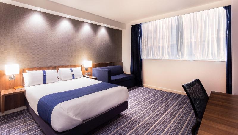 Holiday Inn Express Wakefield image