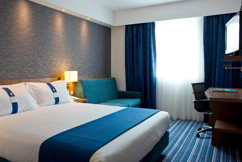 Holiday Inn Express Wakefield image