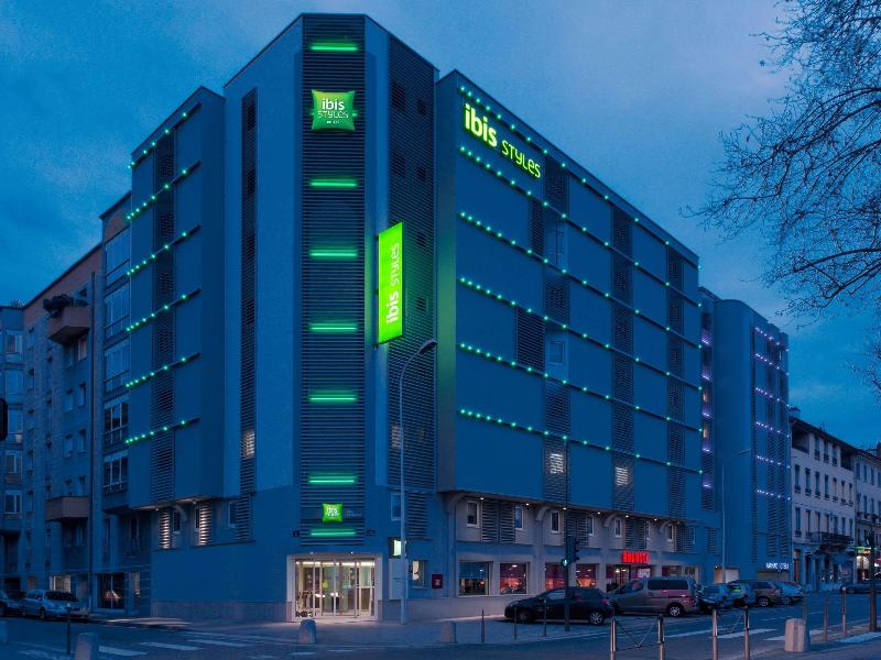 Ibis Styles Lyon Confluence image