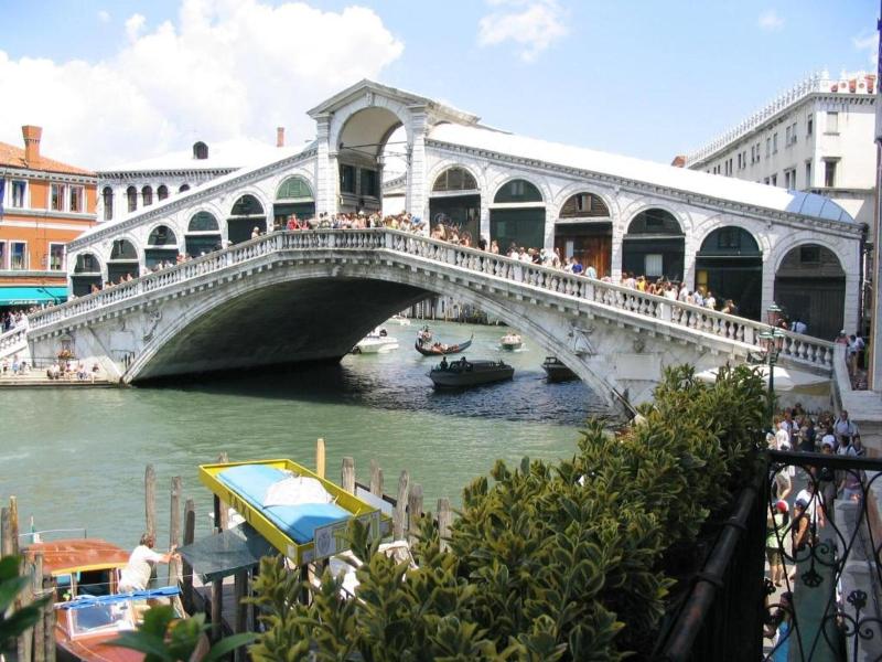 Rialto Hotel — exterior view