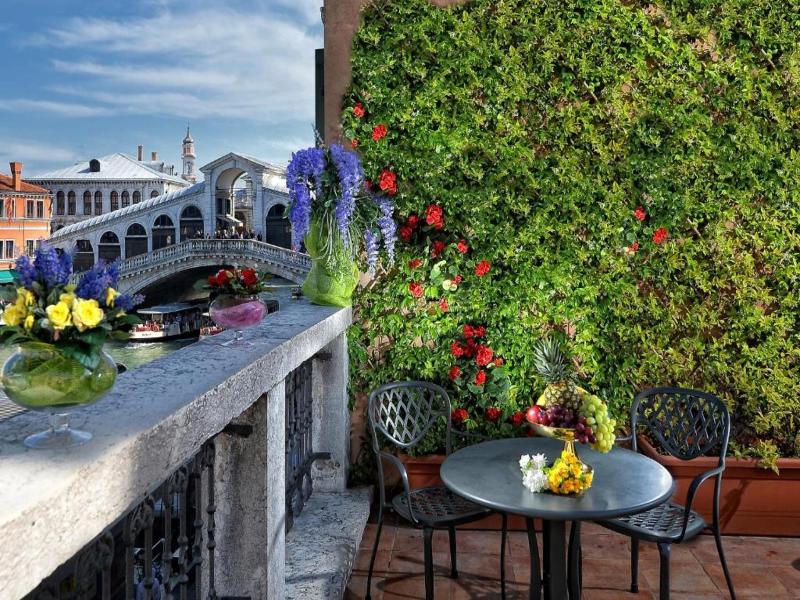 Rialto Hotel — view