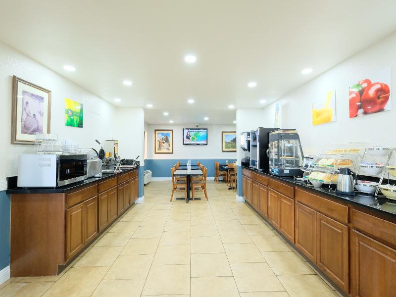 Quality Inn Holbrook Near Petrified Forest image