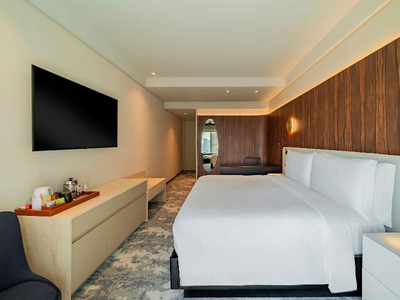 DOUBLE EXECUTIVE KING BED — photo 12