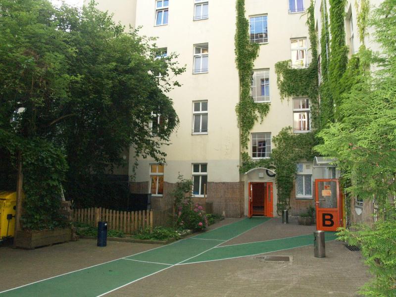 Happygolucky Hotel Berlin image