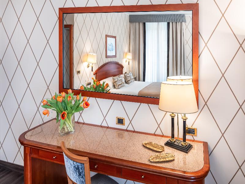 Starhotels Majestic image