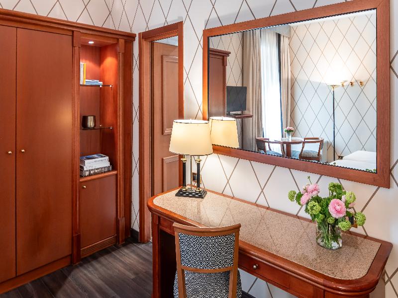 Starhotels Majestic image